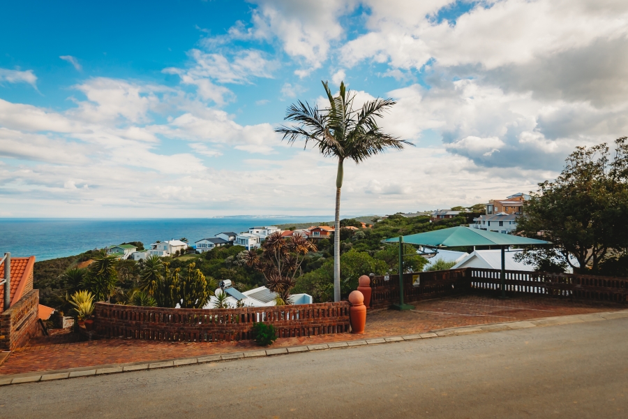 5 Bedroom Property for Sale in Herolds Bay Western Cape